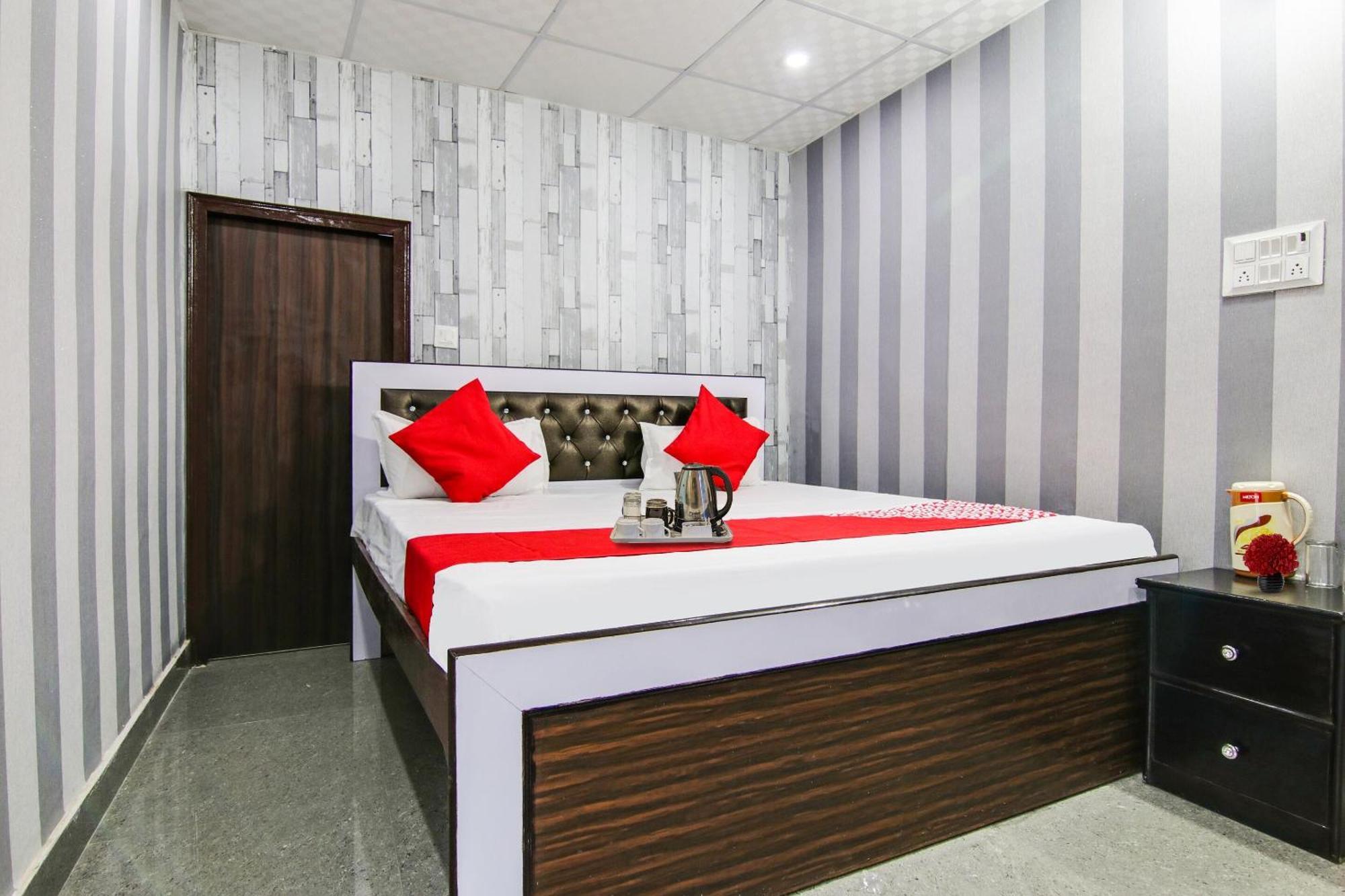 Flagship Vikal Near Gokulpuri Metro Station Hotel 3*