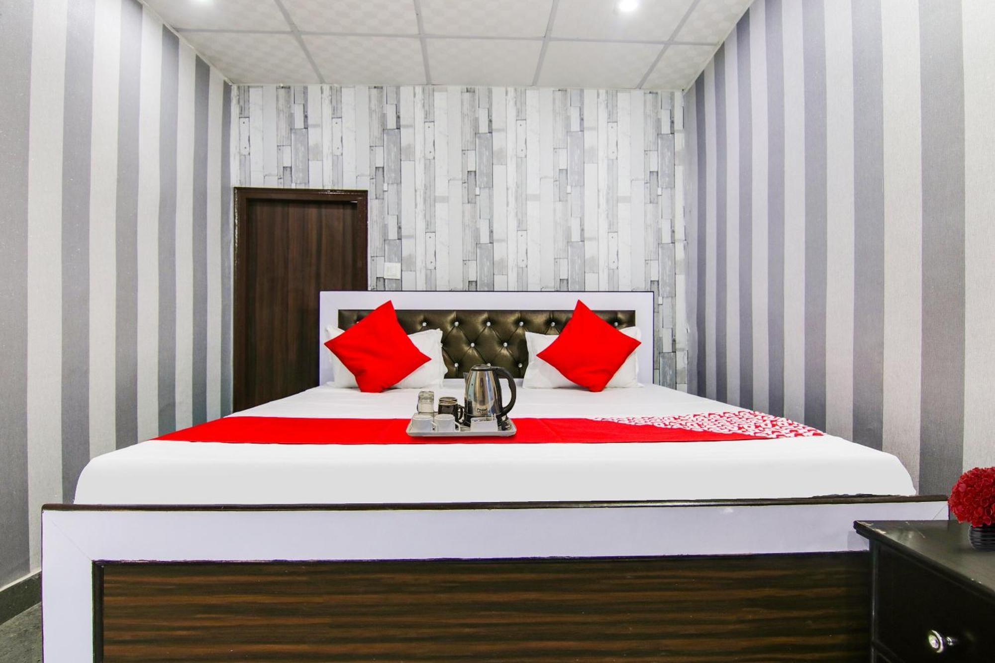 Flagship Vikal Near Gokulpuri Metro Station 3* New Delhi