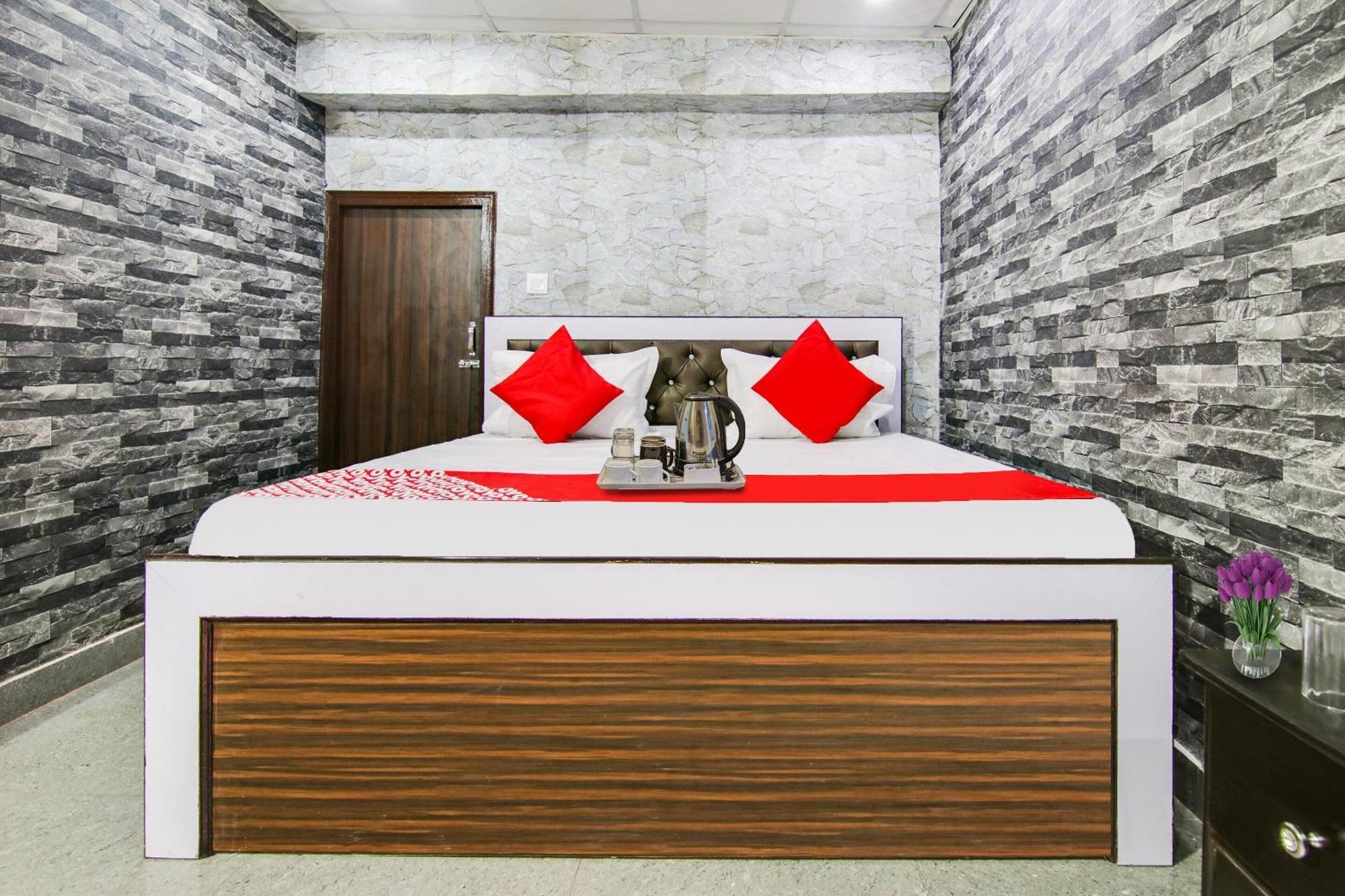 Flagship Vikal Near Gokulpuri Metro Station 3* New Delhi