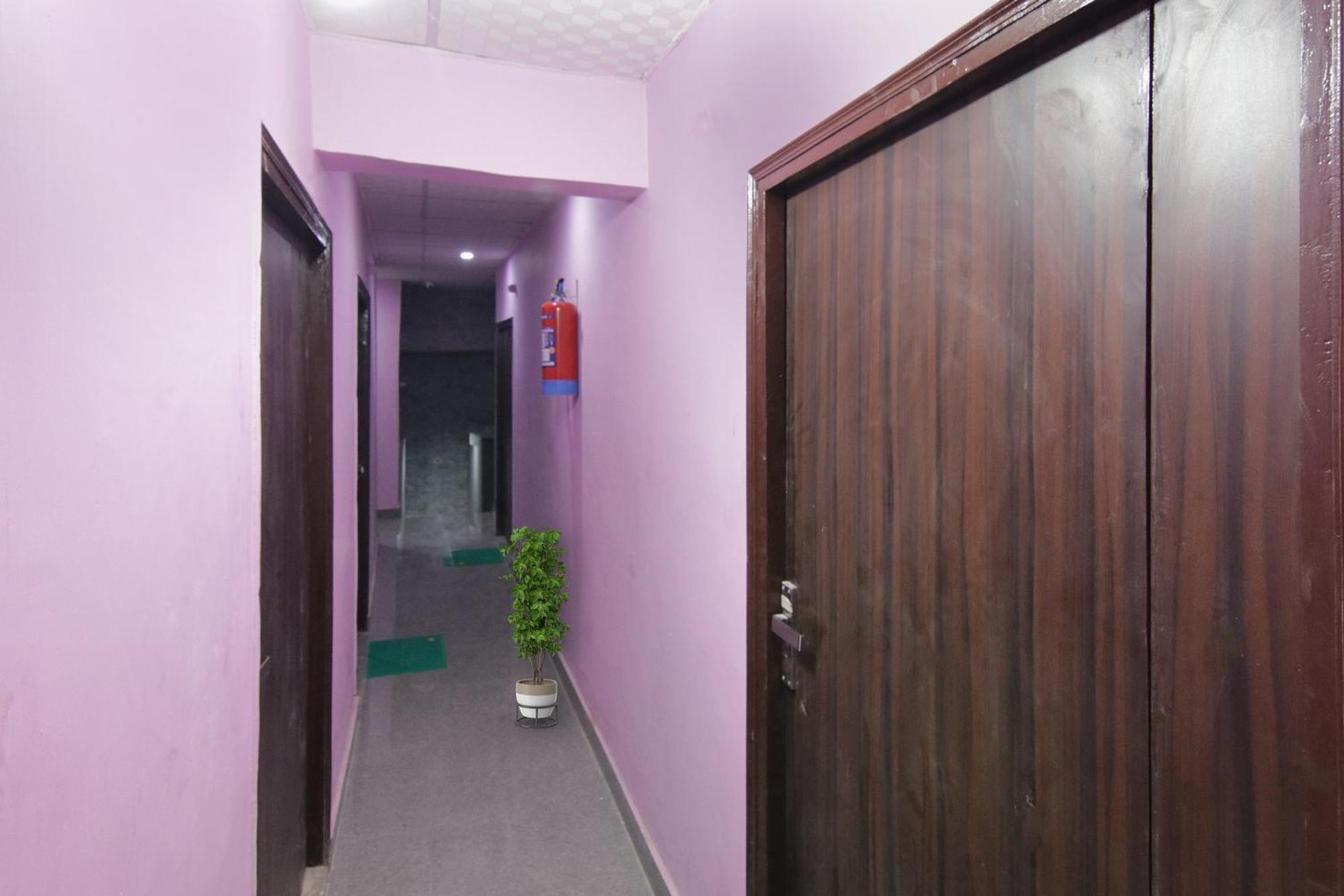 Flagship Vikal Near Gokulpuri Metro Station 3* New Delhi